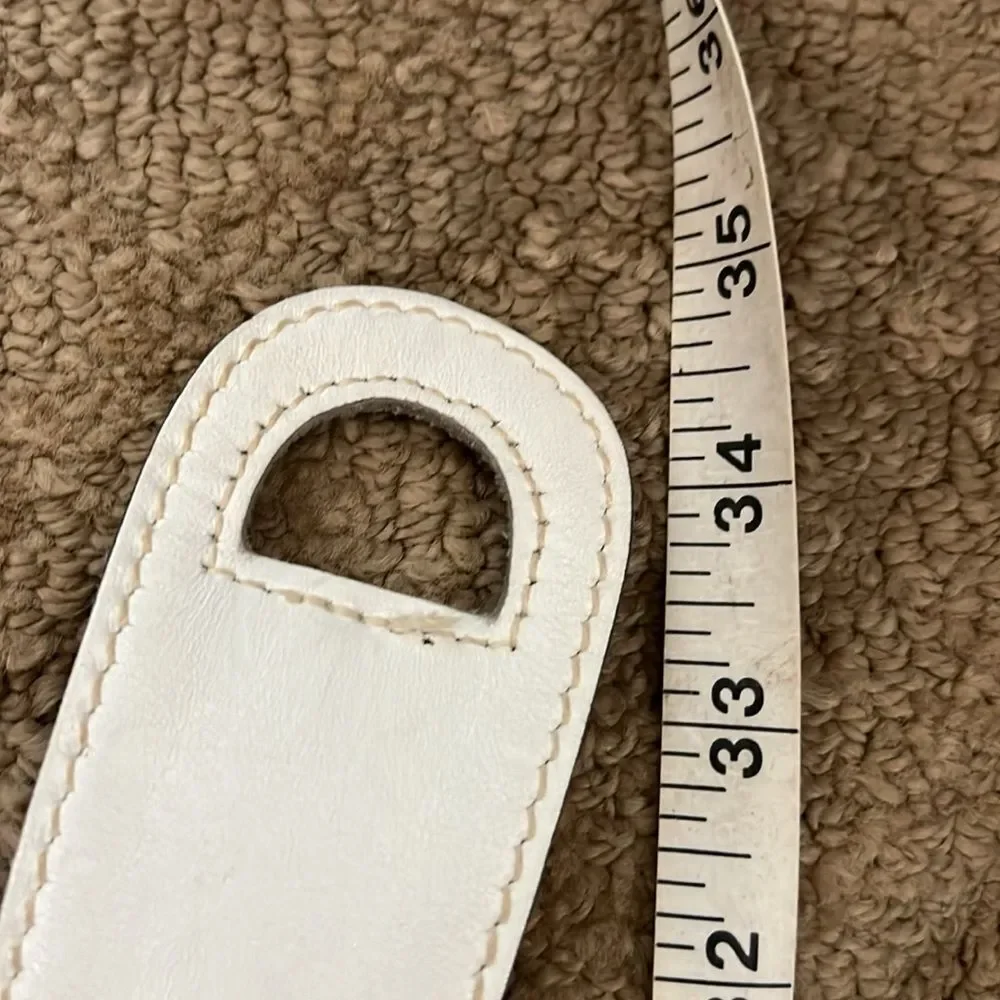 Vintage White Belt with Gold Buckle – Size Medium - Picture 6 of 8